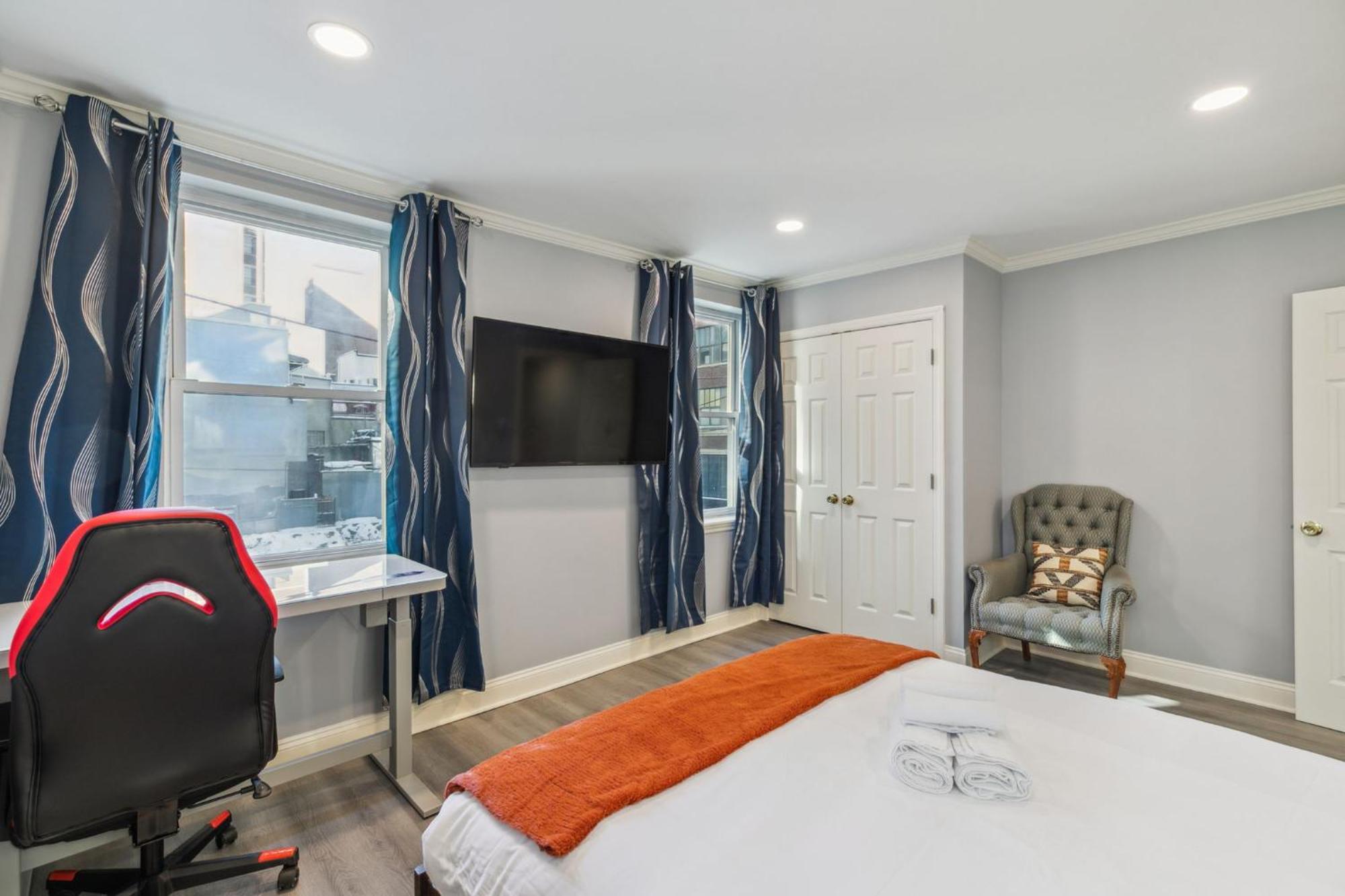 Alina & Fanny - Callowhill Apartment