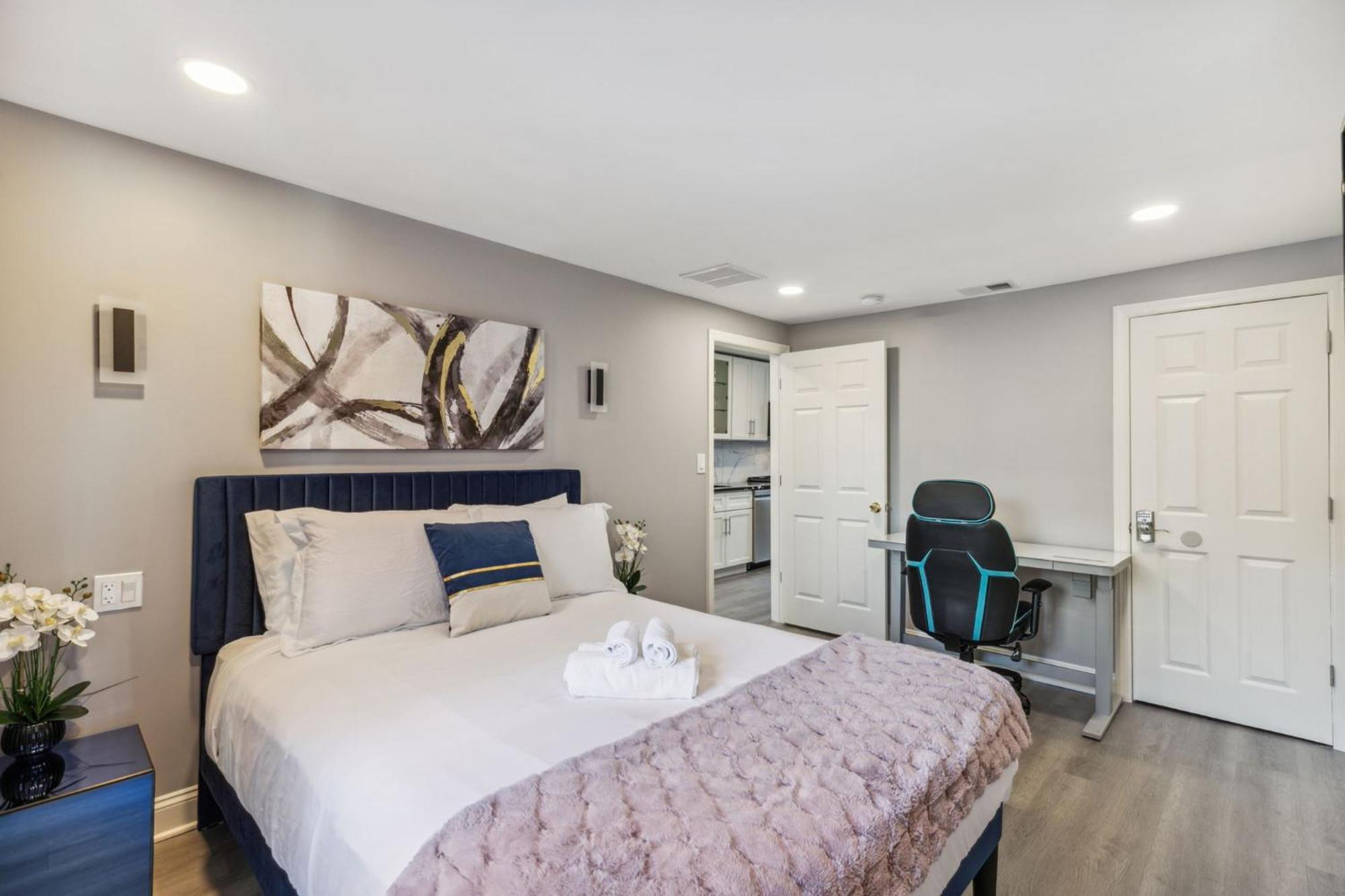 Alina & Fanny - Callowhill Apartment