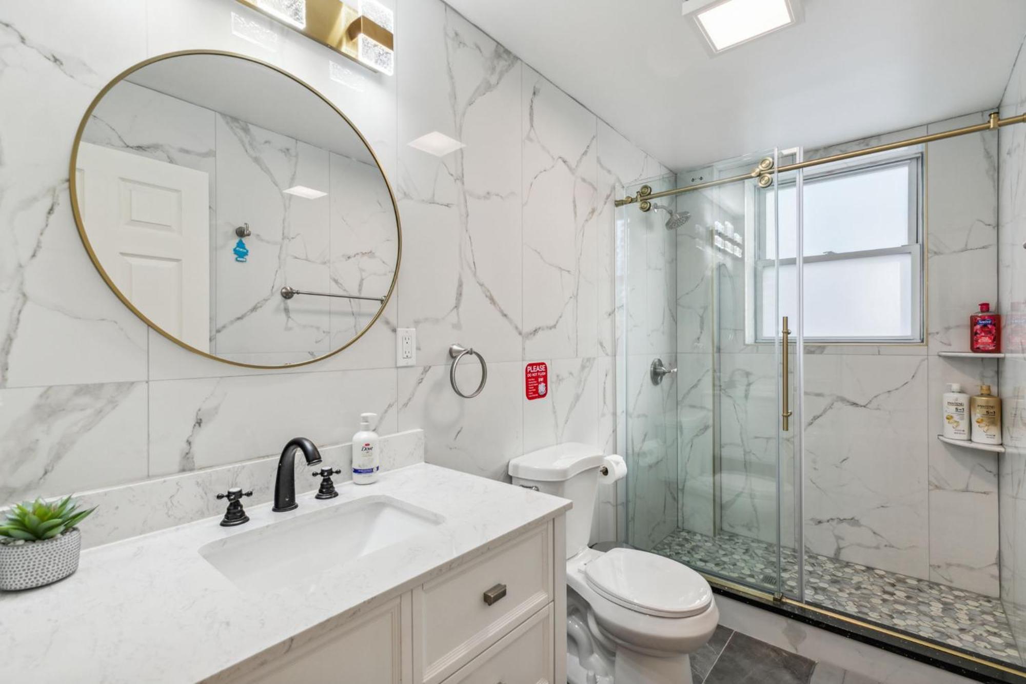 Alina & Fanny - Callowhill Apartment