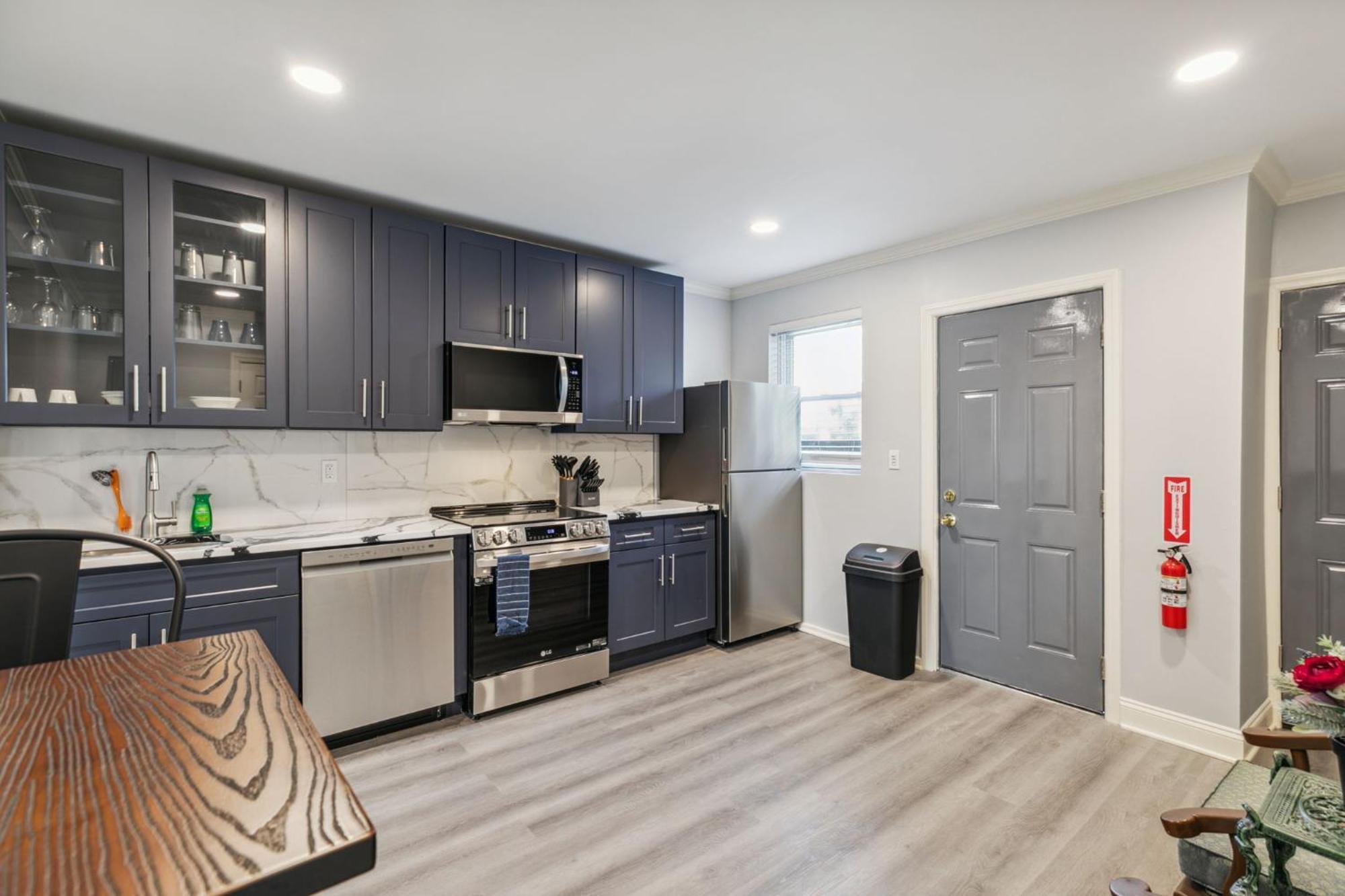 Alina & Fanny - Callowhill Apartment